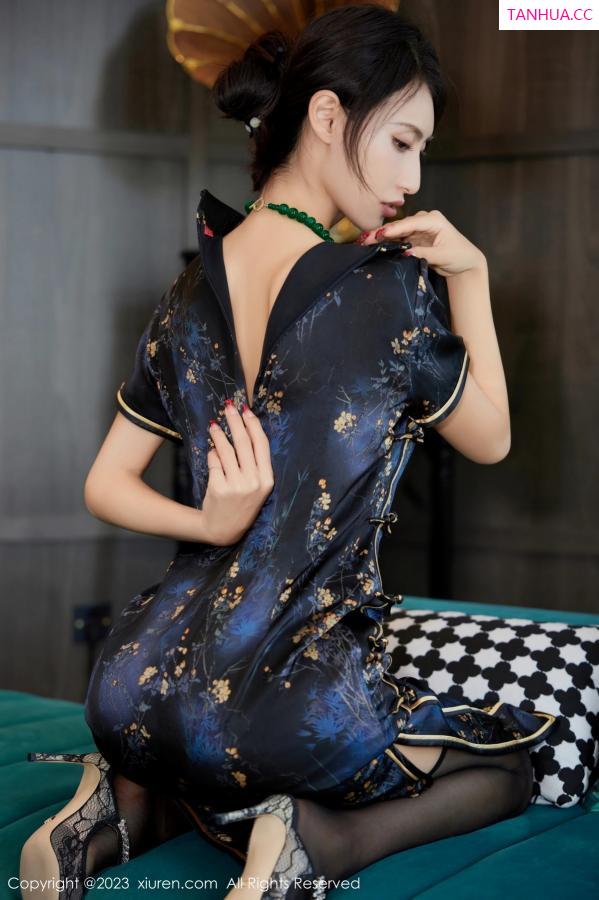   [XiuRen]高清写真图 2023.11.14 No.7656 lingyu69 旗袍黑丝第18张图片